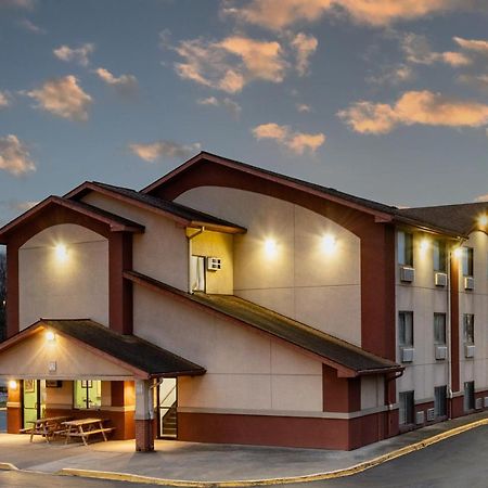 Super 8 By Wyndham Waynesburg Hotel Exterior photo