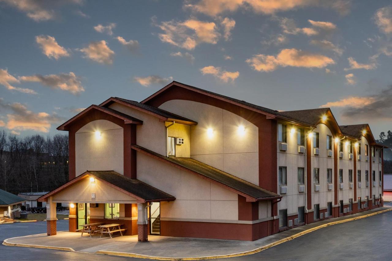 Super 8 By Wyndham Waynesburg Hotel Exterior photo