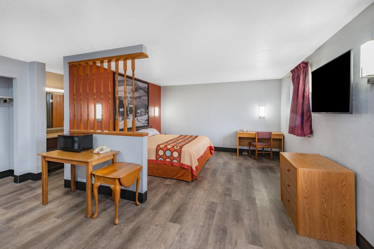 Super 8 By Wyndham Waynesburg Hotel Exterior photo